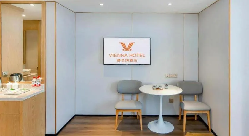 Vienna Hotel Chongqing Yangjiaping Pedestrian Street Light Railway Station