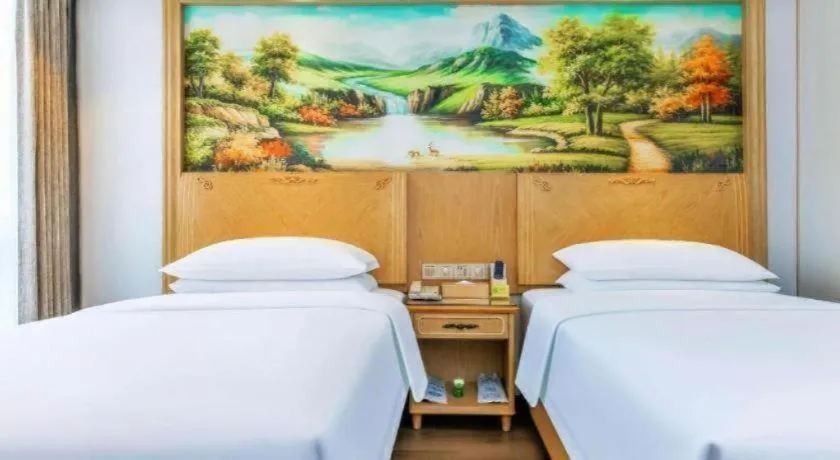 Bed in Vienna Hotel Chongqing Yangjiaping Pedestrian Street Light Railway Station