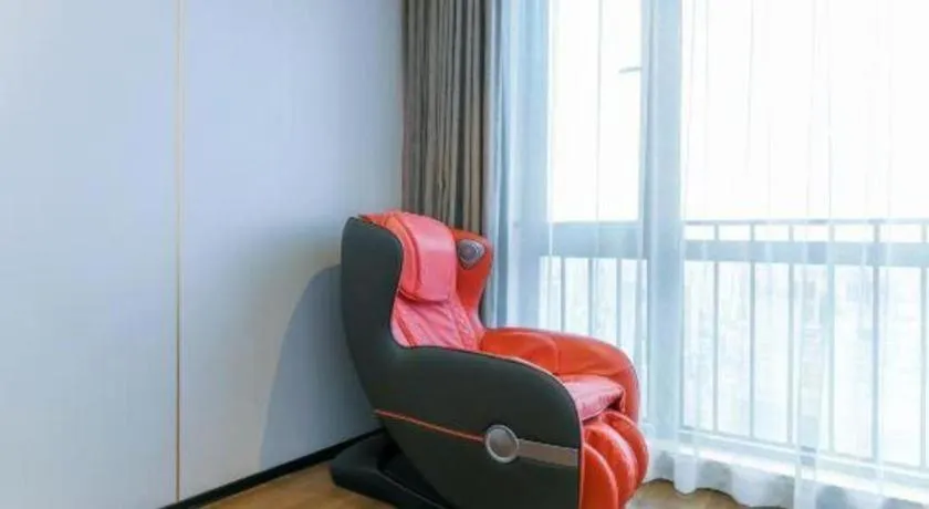 Vienna Hotel Chongqing Yangjiaping Pedestrian Street Light Railway Station