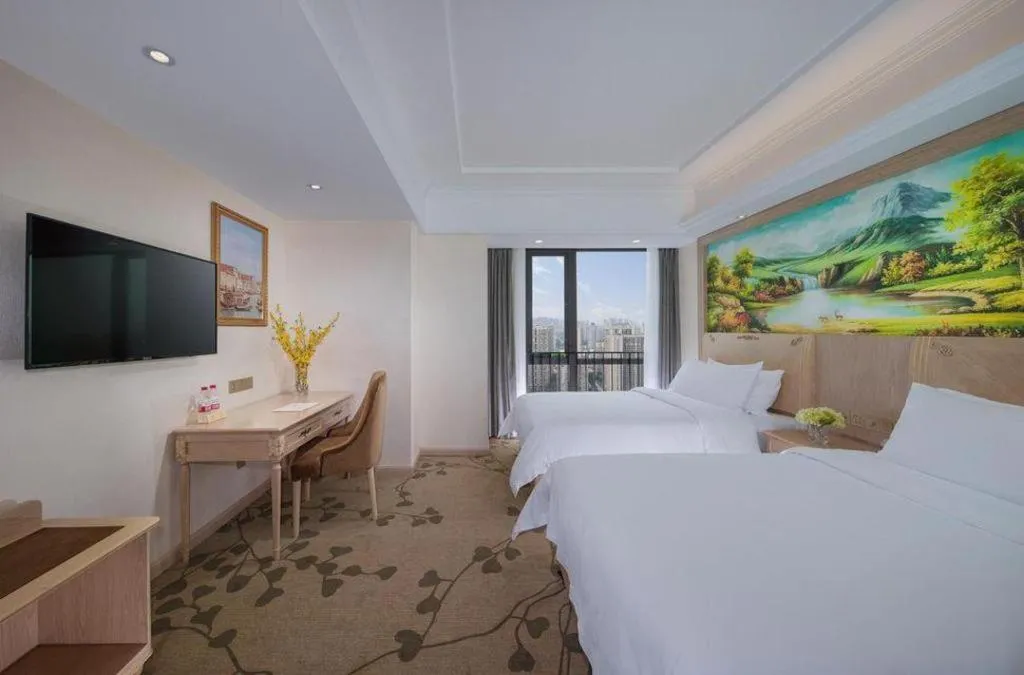 Bed in Vienna Hotel Chongqing Yangjiaping Pedestrian Street Light Railway Station