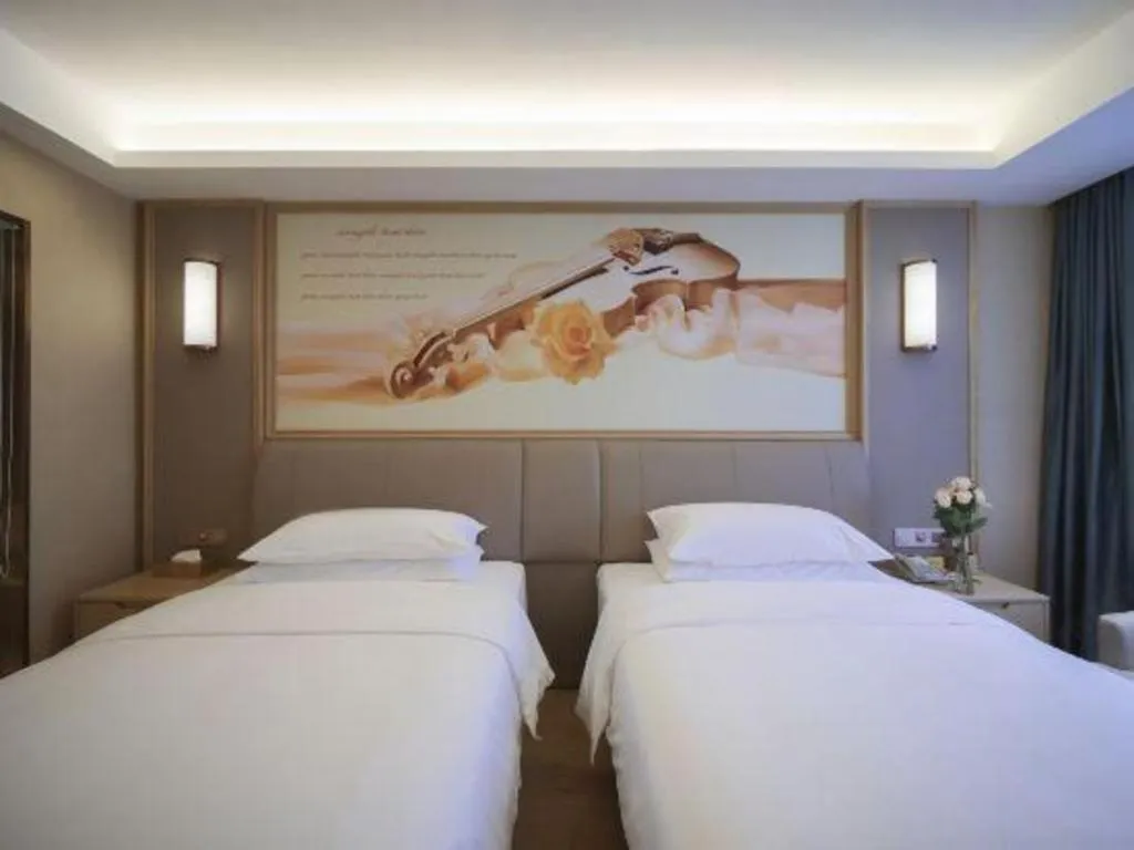Bed in Vienna Hotel Chongqing Yangjiaping Pedestrian Street Light Railway Station