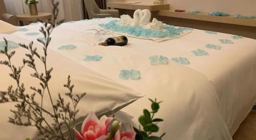 Bed in Vienna Hotel Chongqing Yangjiaping Pedestrian Street Light Railway Station