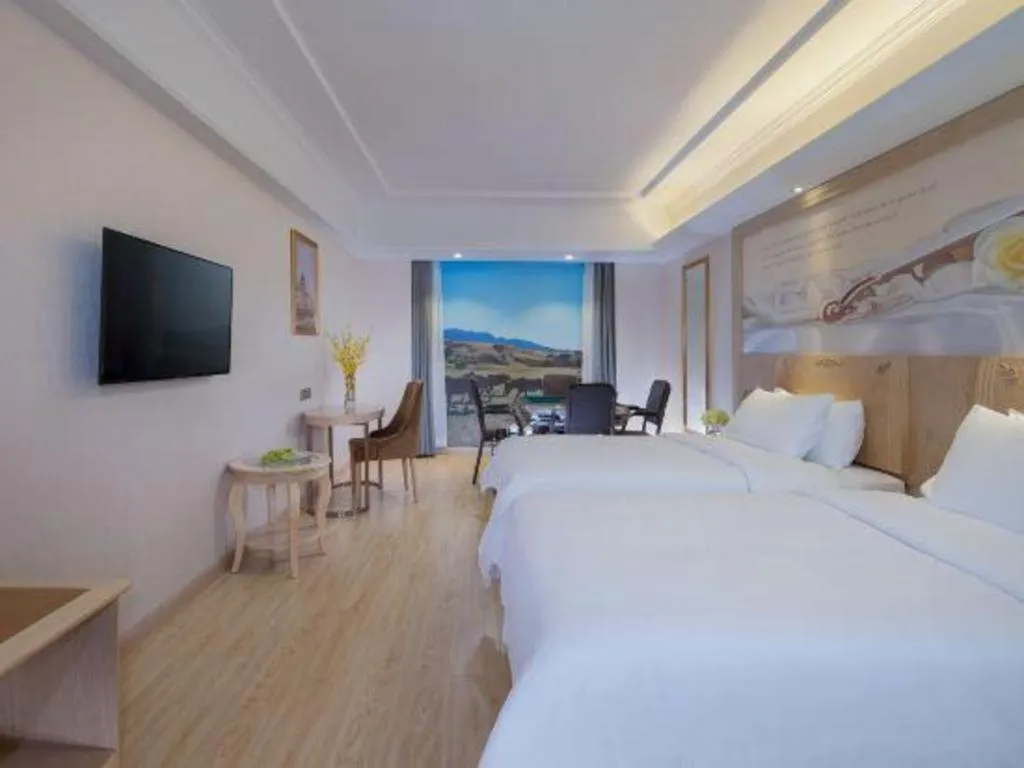 Bed in Vienna Hotel Chongqing Yangjiaping Pedestrian Street Light Railway Station