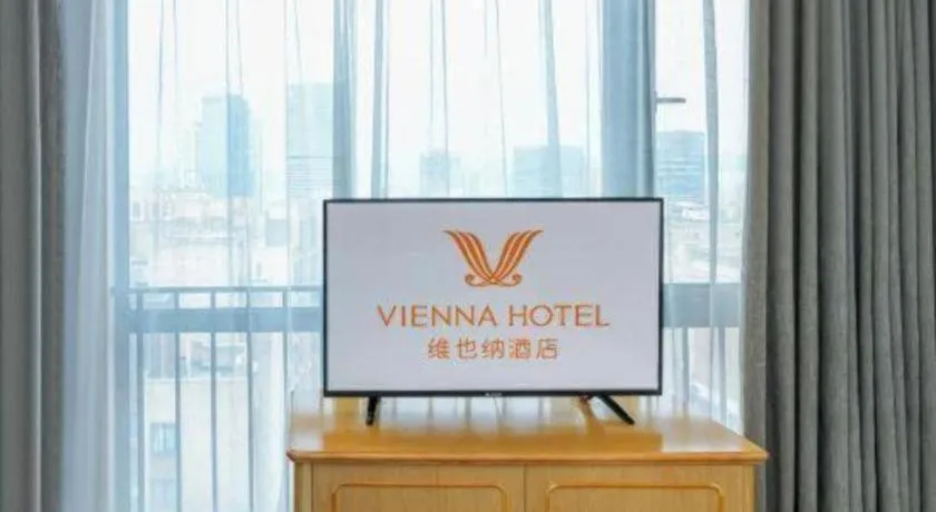 Vienna Hotel Chongqing Yangjiaping Pedestrian Street Light Railway Station