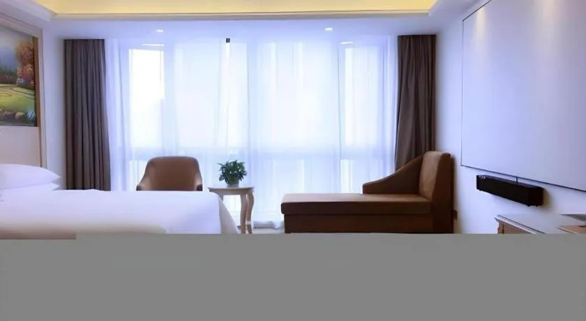 Bed in Vienna Hotel Chongqing Yangjiaping Pedestrian Street Light Railway Station