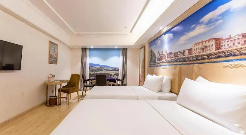 Bed in Vienna Hotel Chongqing Yangjiaping Pedestrian Street Light Railway Station