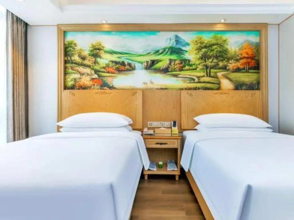 Bed in Vienna Hotel Chongqing Yangjiaping Pedestrian Street Light Railway Station