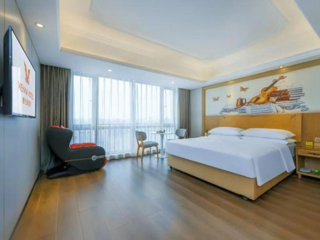 Bed in Vienna Hotel Chongqing Yangjiaping Pedestrian Street Light Railway Station