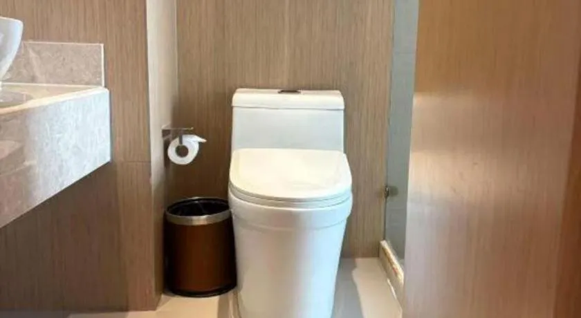 Vienna Hotel Chongqing Yangjiaping Pedestrian Street Light Railway Station