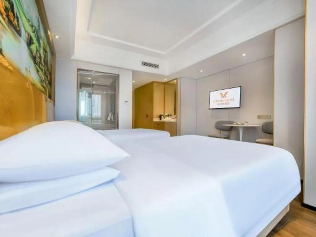 Bed in Vienna Hotel Chongqing Yangjiaping Pedestrian Street Light Railway Station