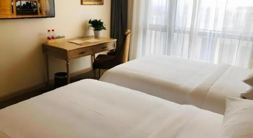 Bed in Vienna Hotel Chongqing Yangjiaping Pedestrian Street Light Railway Station