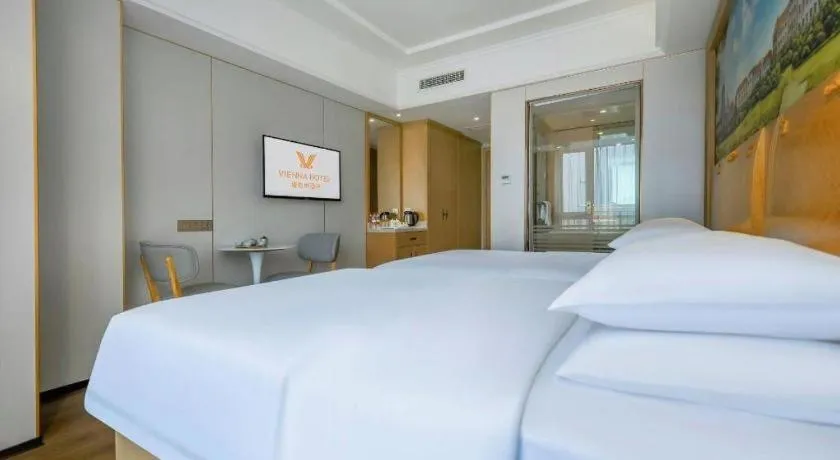 Bed in Vienna Hotel Chongqing Yangjiaping Pedestrian Street Light Railway Station