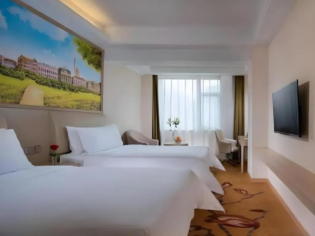 Bed in Vienna Hotel Chongqing Yangjiaping Pedestrian Street Light Railway Station