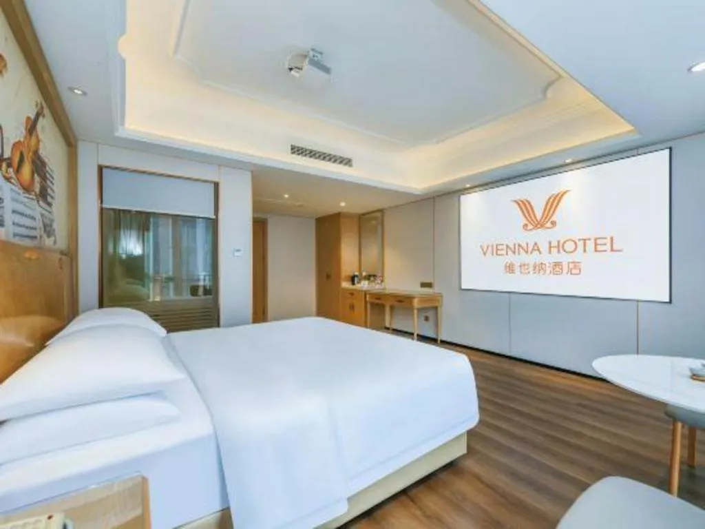 Bed in Vienna Hotel Chongqing Yangjiaping Pedestrian Street Light Railway Station