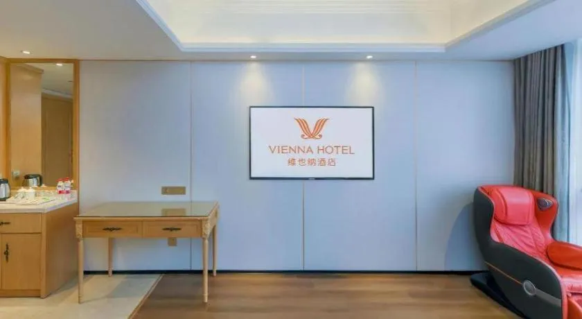 Vienna Hotel Chongqing Yangjiaping Pedestrian Street Light Railway Station