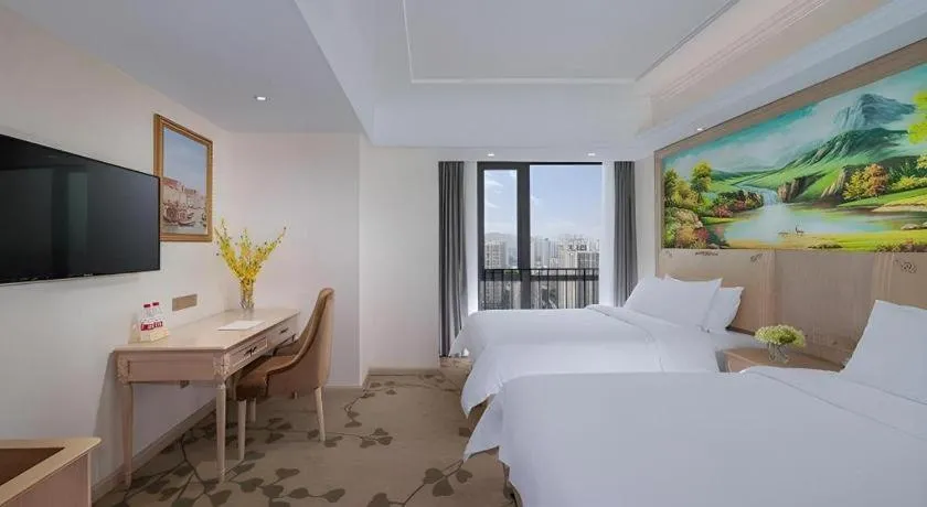 Bed in Vienna Hotel Chongqing Yangjiaping Pedestrian Street Light Railway Station