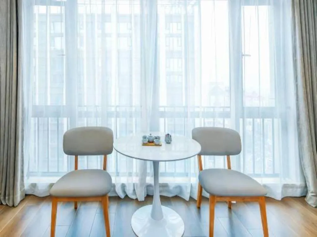 Vienna Hotel Chongqing Yangjiaping Pedestrian Street Light Railway Station