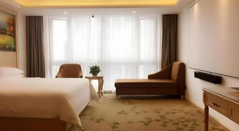 Bed in Vienna Hotel Chongqing Yangjiaping Pedestrian Street Light Railway Station