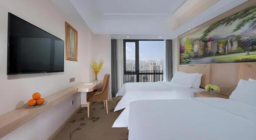 Bed in Vienna Hotel Chongqing Yangjiaping Pedestrian Street Light Railway Station