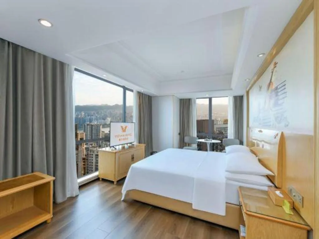 Bed in Vienna Hotel Chongqing Yangjiaping Pedestrian Street Light Railway Station