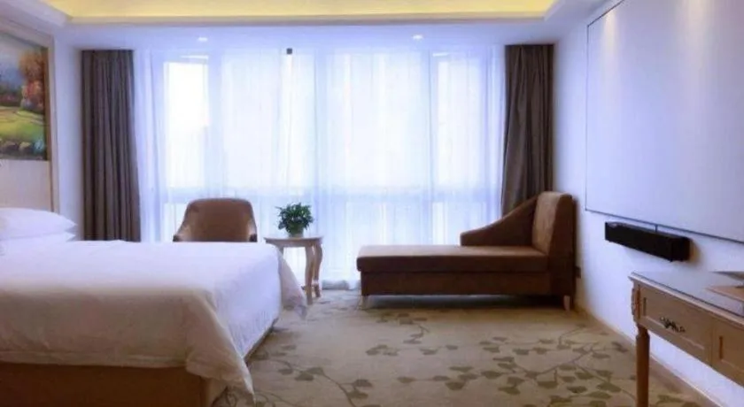 Bed in Vienna Hotel Chongqing Yangjiaping Pedestrian Street Light Railway Station