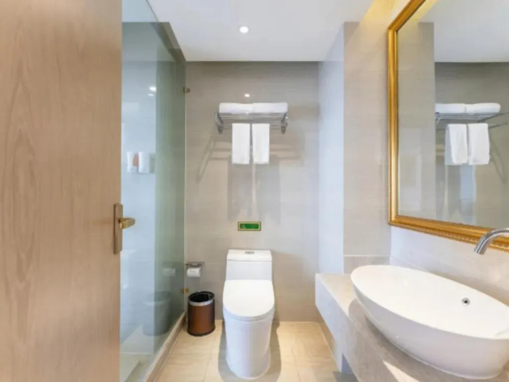 Vienna Hotel Chongqing Yangjiaping Pedestrian Street Light Railway Station