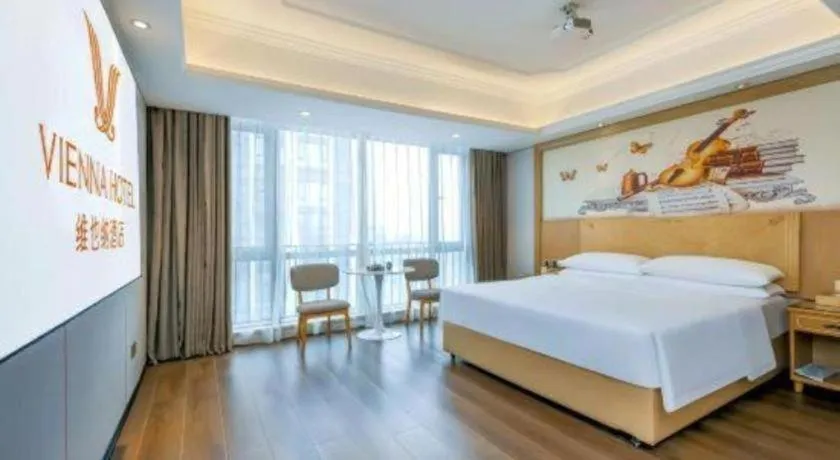 Bed in Vienna Hotel Chongqing Yangjiaping Pedestrian Street Light Railway Station