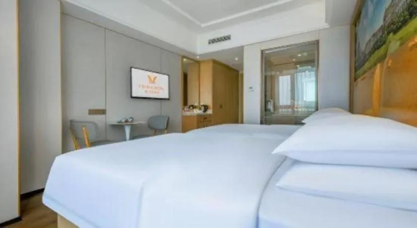 Bed in Vienna Hotel Chongqing Yangjiaping Pedestrian Street Light Railway Station