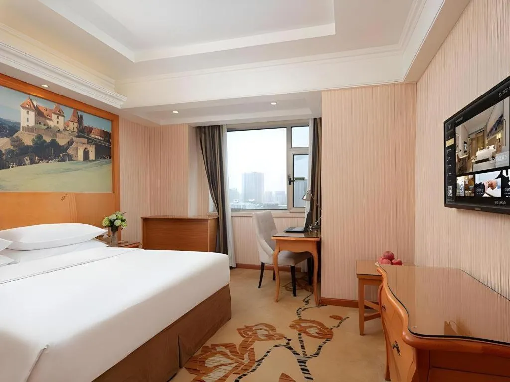 Bed in Vienna Hotel Xi'an Xijing Hospital Tonghuamen Metro Station