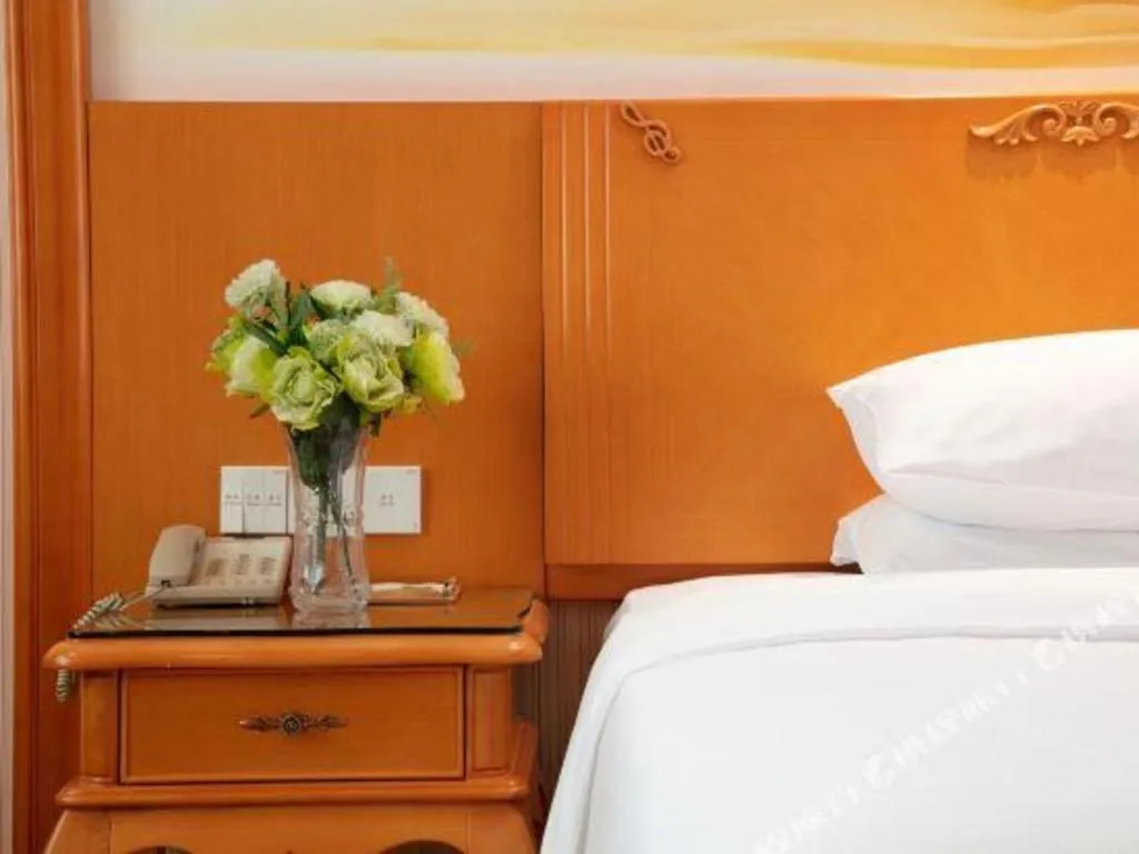 Bed in Vienna Hotel Xi'an Xijing Hospital Tonghuamen Metro Station