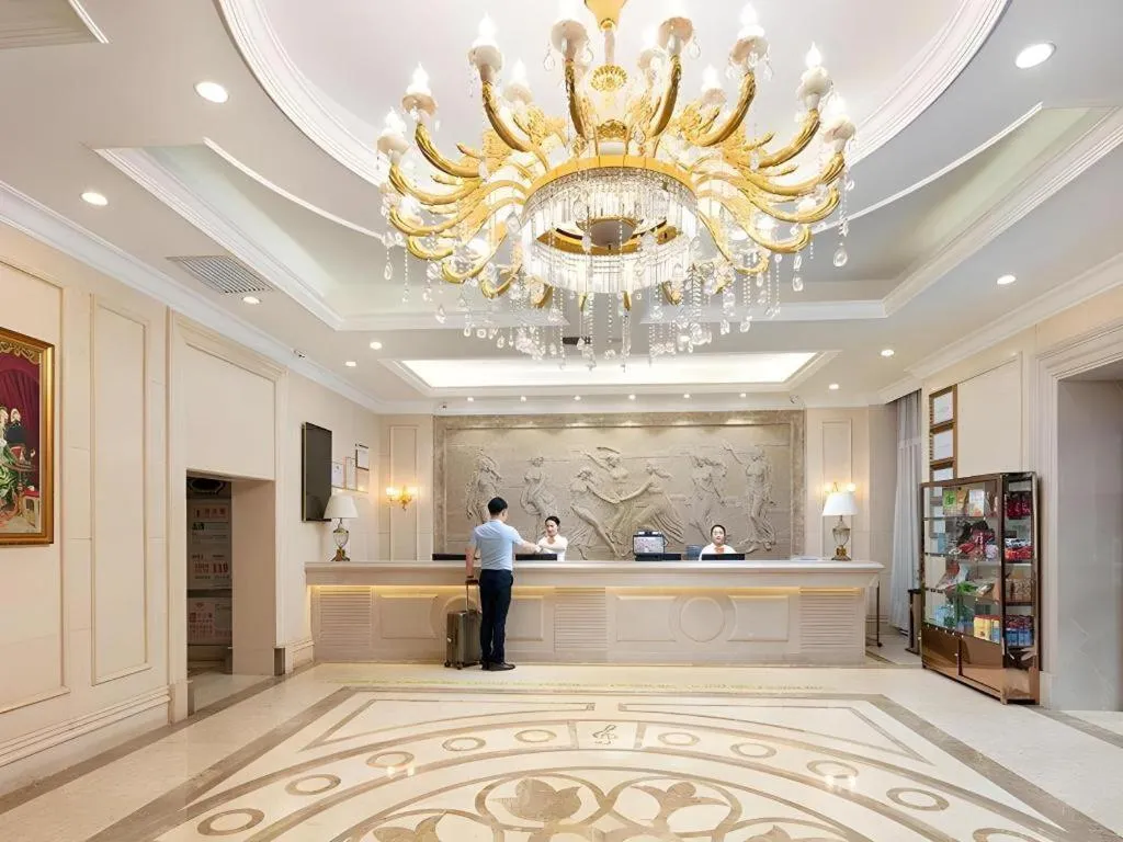 Vienna Hotel Xi'an Xijing Hospital Tonghuamen Metro Station