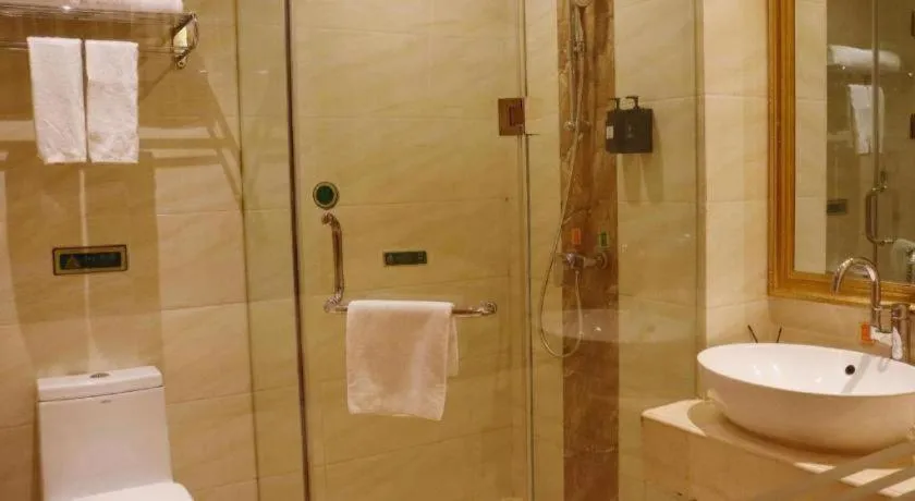 Vienna Hotel Xi'an Xijing Hospital Tonghuamen Metro Station