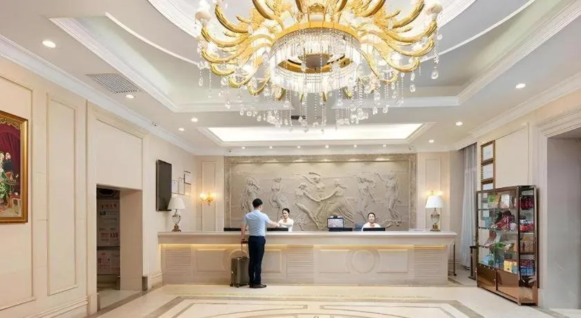 Vienna Hotel Xi'an Xijing Hospital Tonghuamen Metro Station