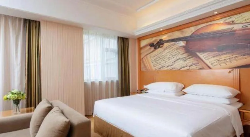 Bed in Vienna Hotel Xi'an Xijing Hospital Tonghuamen Metro Station