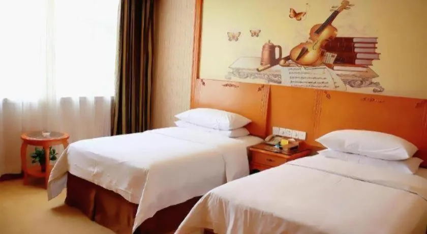 Bed in Vienna Hotel Xi'an Xijing Hospital Tonghuamen Metro Station