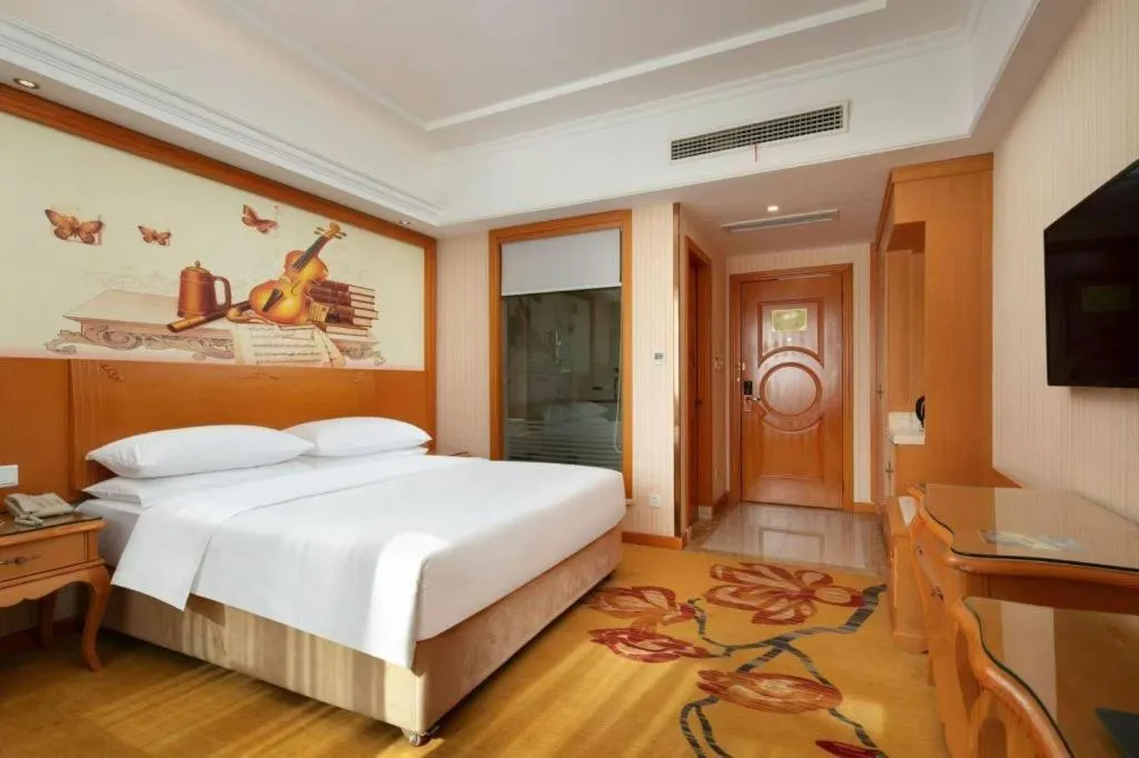 Bed in Vienna Hotel Xi'an Xijing Hospital Tonghuamen Metro Station