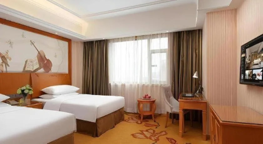 Bed in Vienna Hotel Xi'an Xijing Hospital Tonghuamen Metro Station