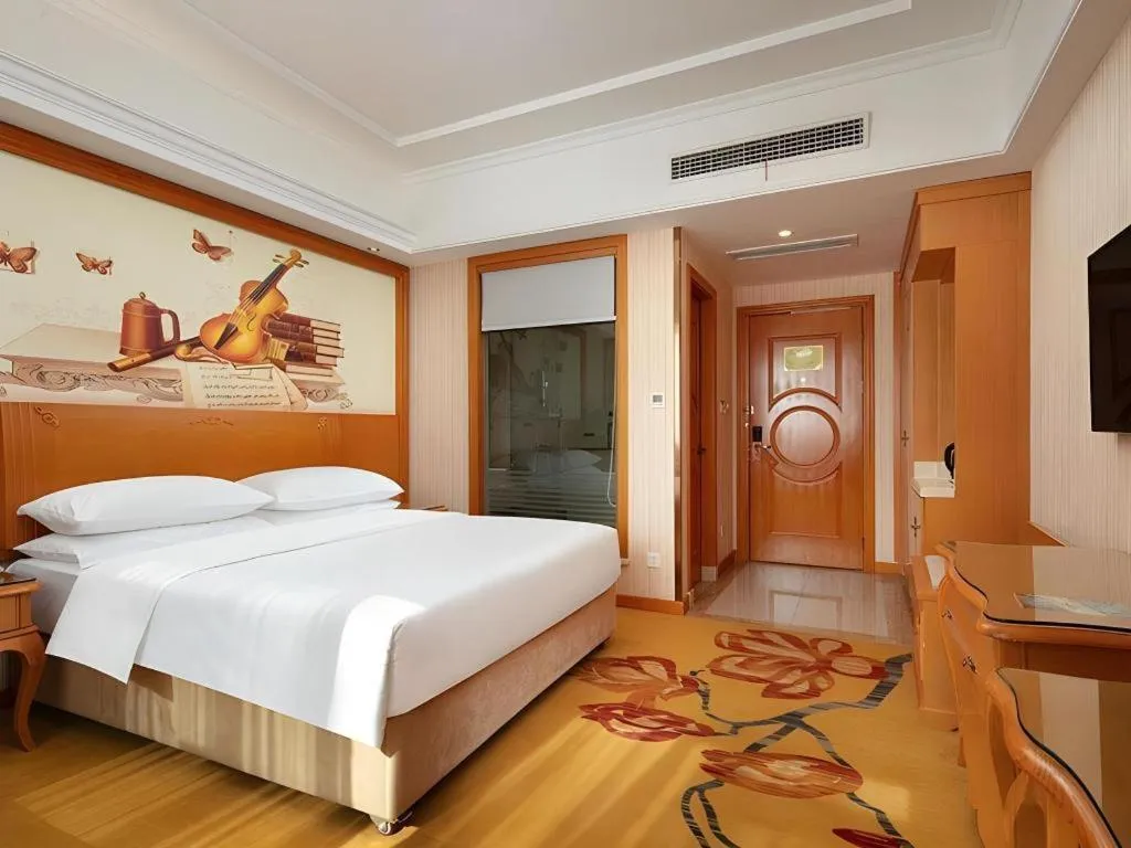 Bed in Vienna Hotel Xi'an Xijing Hospital Tonghuamen Metro Station