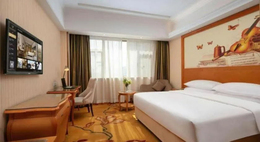 Bed in Vienna Hotel Xi'an Xijing Hospital Tonghuamen Metro Station