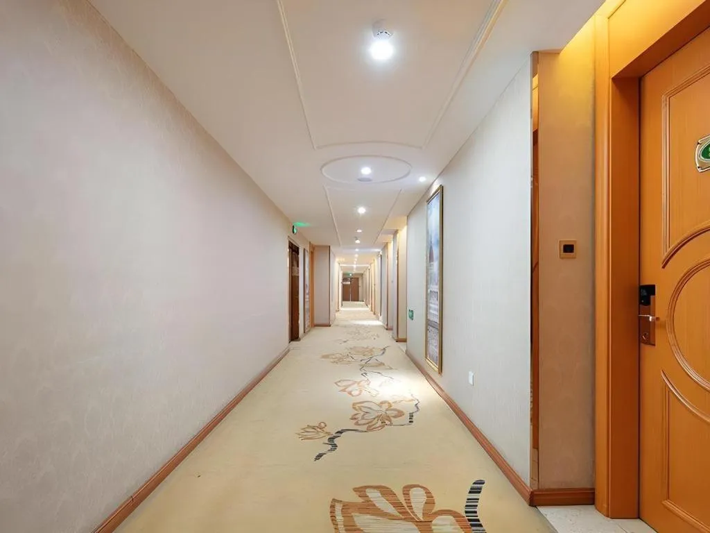 Vienna Hotel Xi'an Xijing Hospital Tonghuamen Metro Station