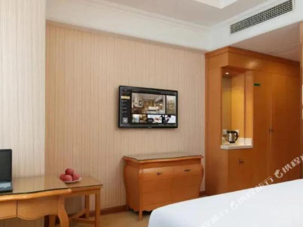 Bed in Vienna Hotel Xi'an Xijing Hospital Tonghuamen Metro Station