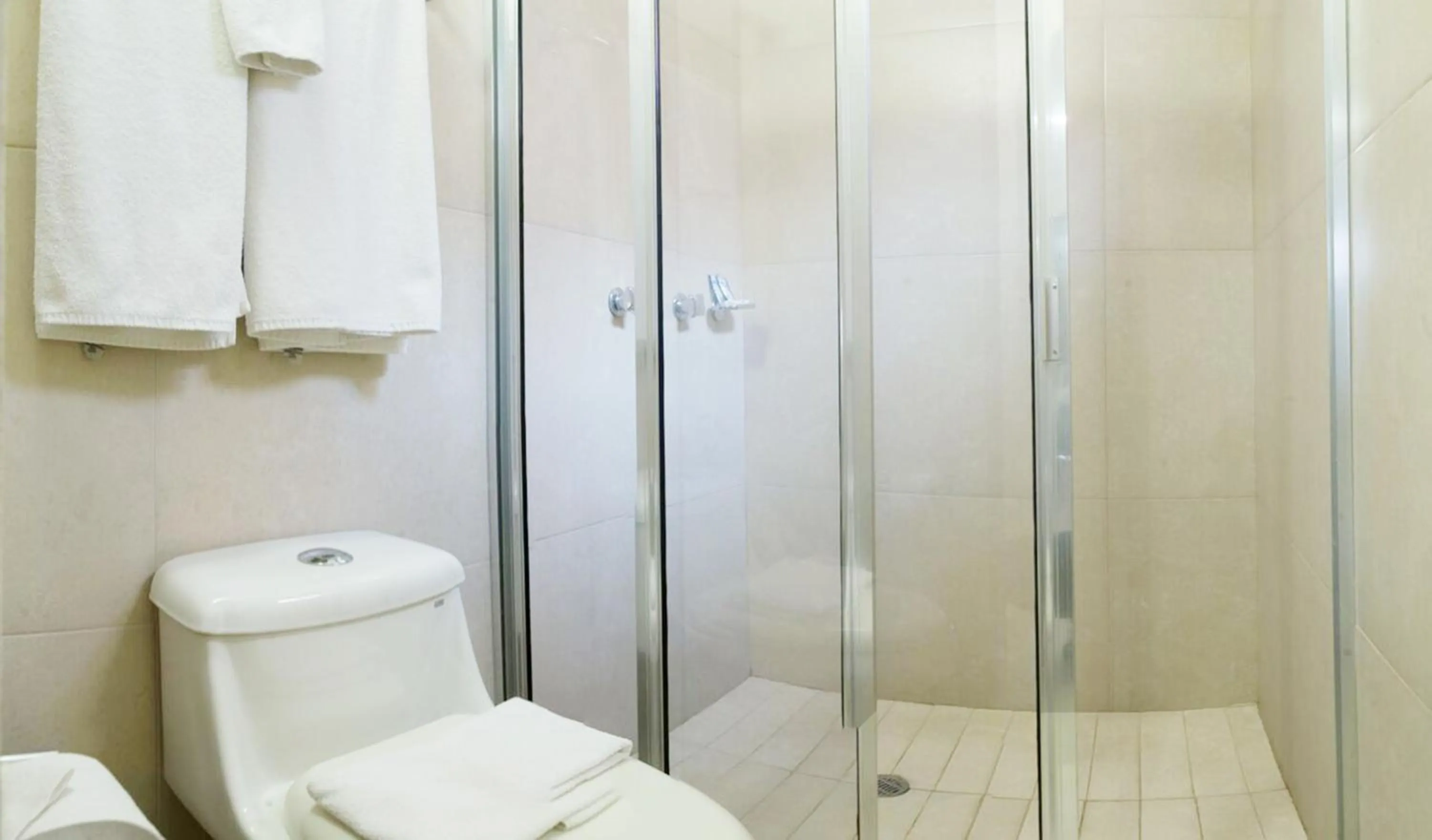 Toilet in Hotel La Riviera