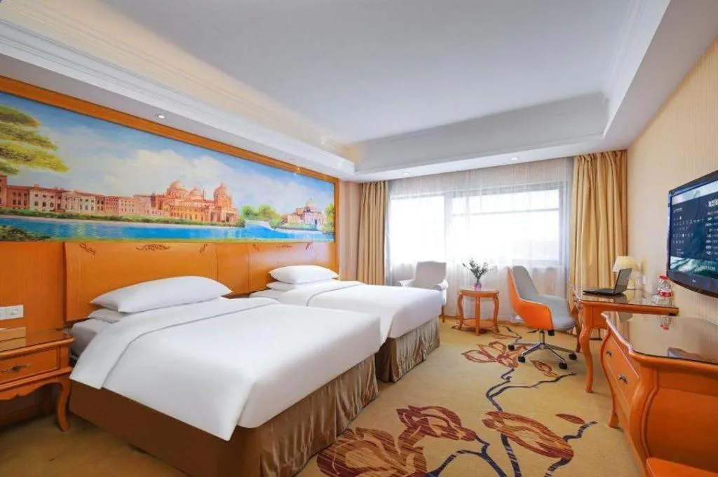 Bed in Vienna Hotel Suzhou Yangcheng Lake Fashion Stage