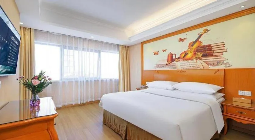 Bed in Vienna Hotel Suzhou Yangcheng Lake Fashion Stage