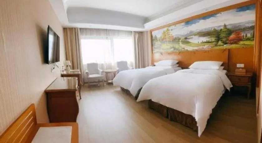 Bed in Vienna Hotel Suzhou Yangcheng Lake Fashion Stage
