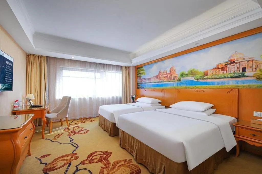 Bed in Vienna Hotel Suzhou Yangcheng Lake Fashion Stage