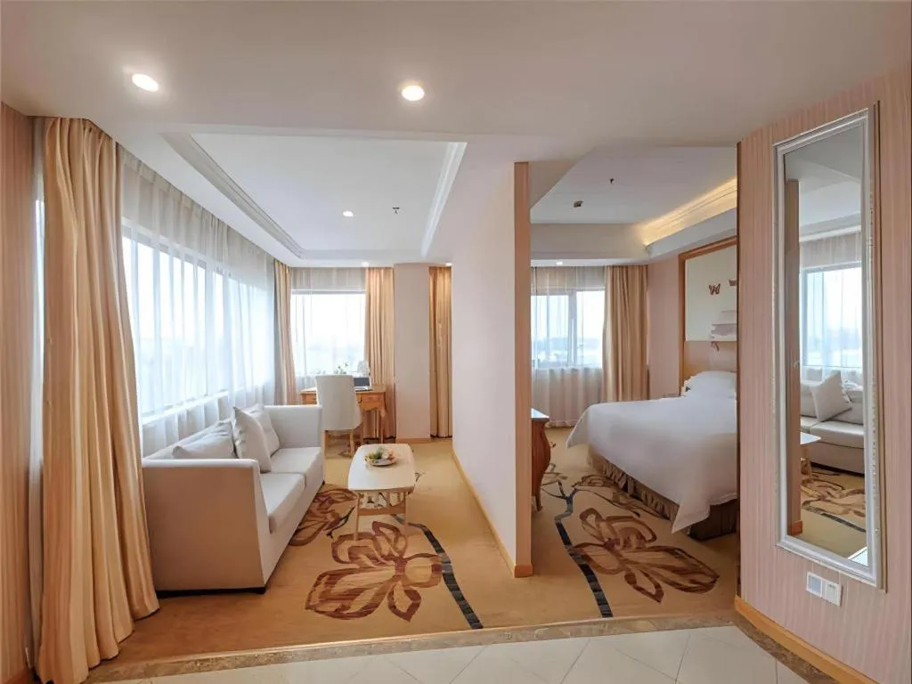Bed in Vienna Hotel Suzhou Yangcheng Lake Fashion Stage