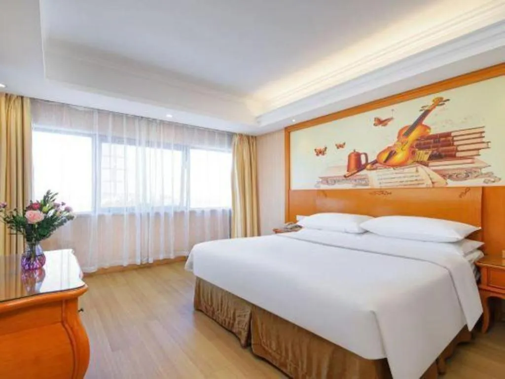 Bed in Vienna Hotel Suzhou Yangcheng Lake Fashion Stage