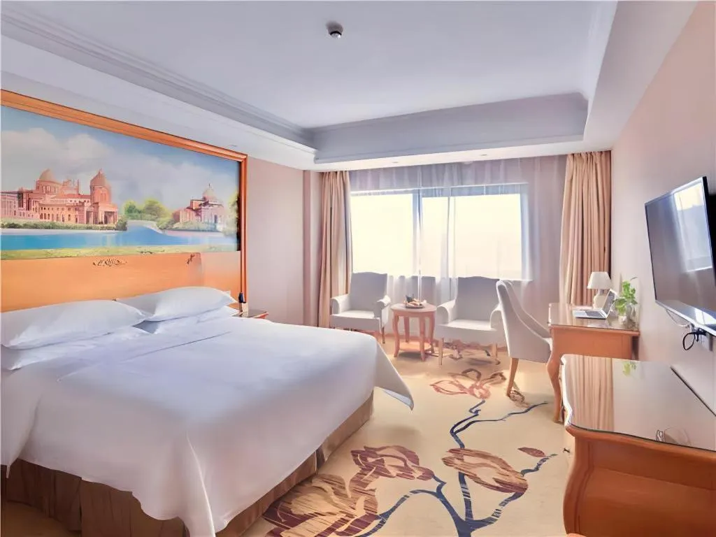 Bed in Vienna Hotel Suzhou Yangcheng Lake Fashion Stage