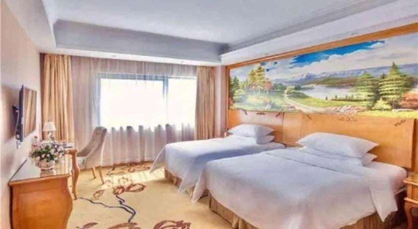 Bed in Vienna Hotel Suzhou Yangcheng Lake Fashion Stage